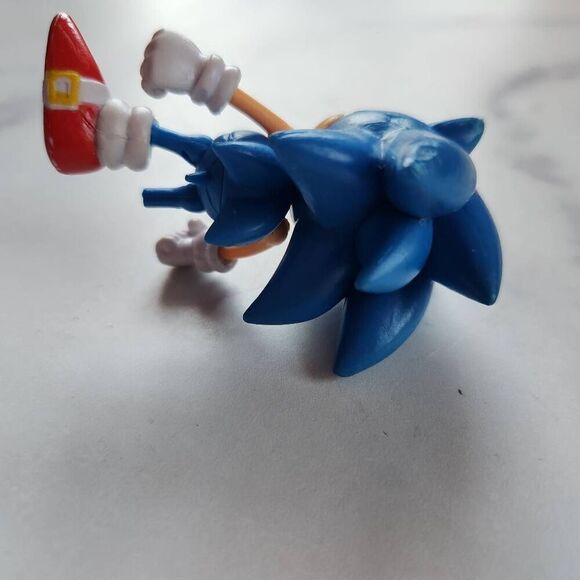 Sonic the Hedgehog small toy missing a foot - Picture 5 of 5